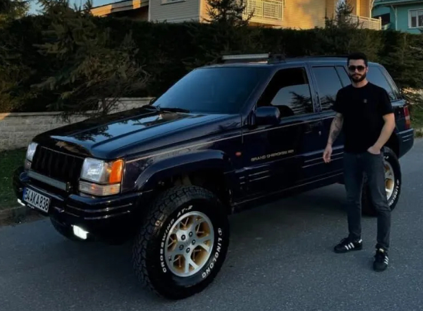 Yan bakma cinayetinde öldürülen gencin failleri aranıyor