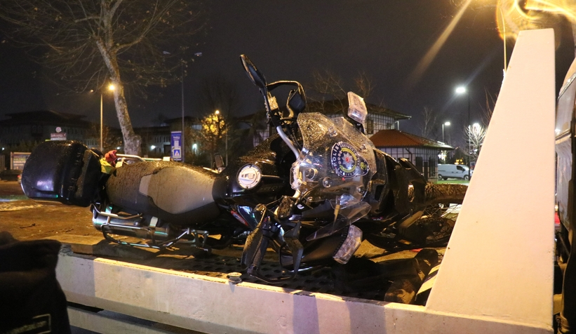 yan-yatan-motoru-tutmak-isteyen-polis-duserek-yaralandinit4rgppt2