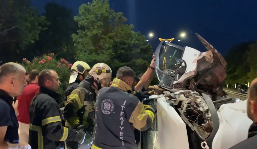 Yan yatan otomobilden cam kesilerek kurtarıldı