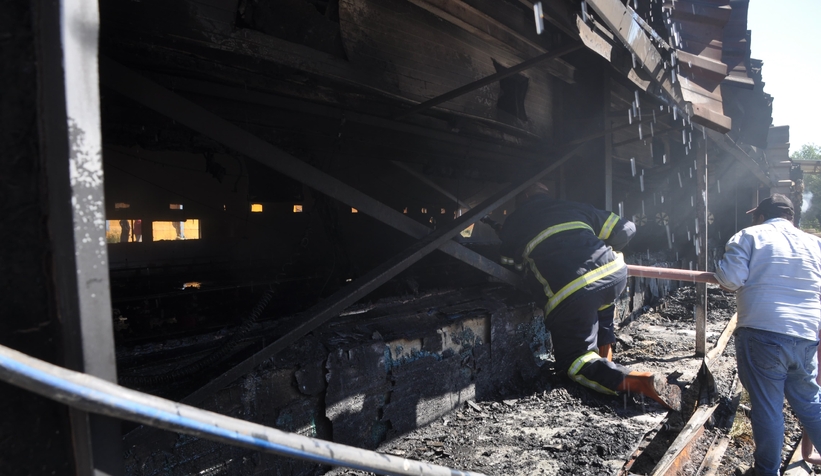 Yanan kümeste 20 bin civciv telef oldu