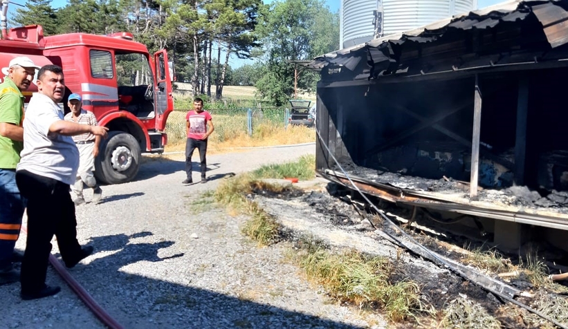 Yanan kümeste 20 bin civciv telef oldu