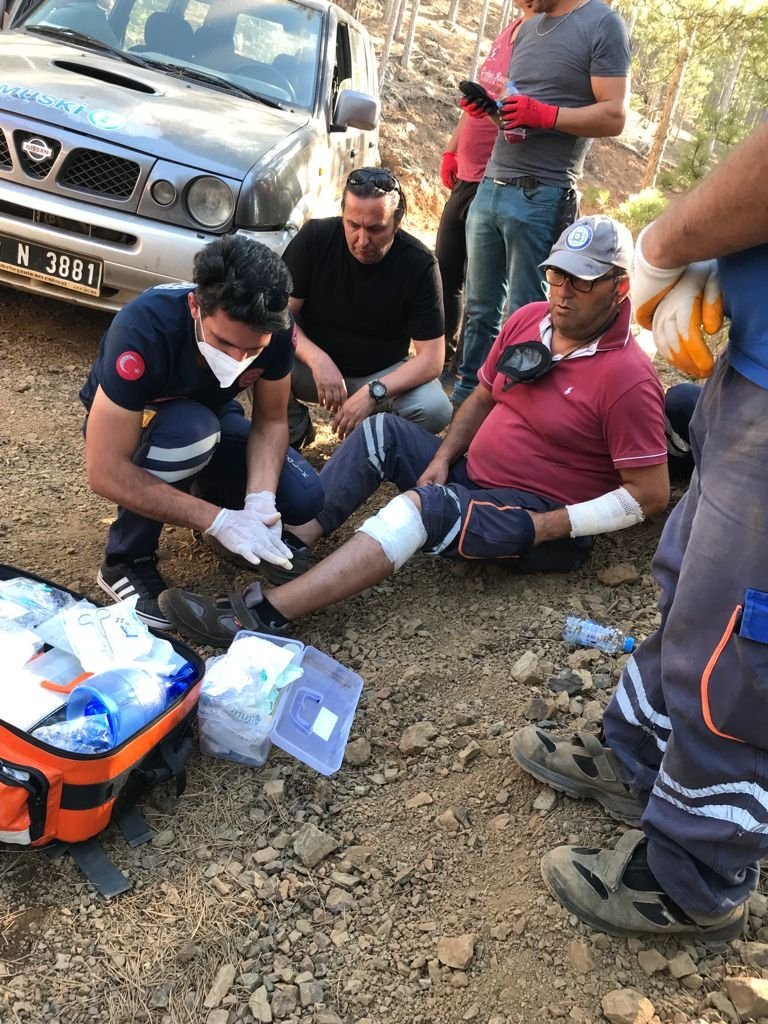 Yangın bölgesinde yaraları sarıyorlar