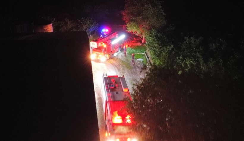 Yangın çiftliğe sıçramadan söndürüldü