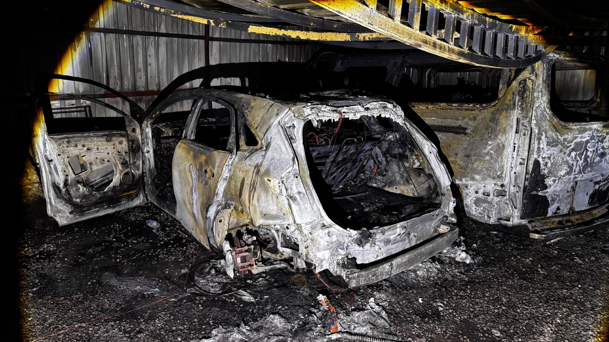 Yangın dehşeti; Ev ve araçlar kül oldu