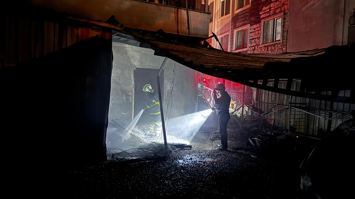Yangın dehşeti; Ev ve araçlar kül oldu