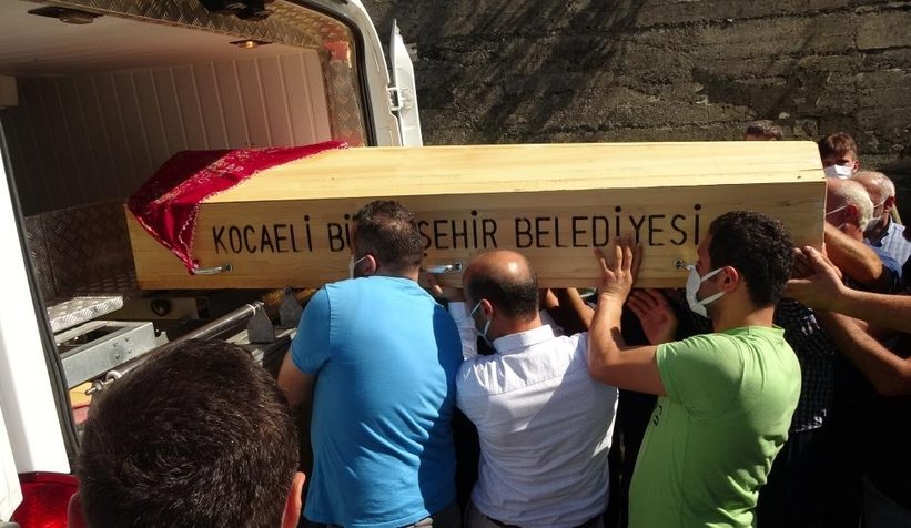 Yangın faciasında ölen baba ve 3 çocuğuna acı veda