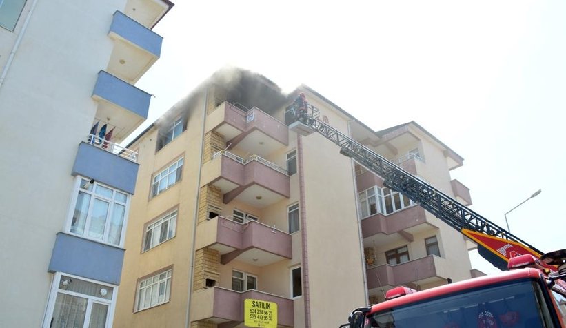 Yangın, mahalleliyi sokağa döktü