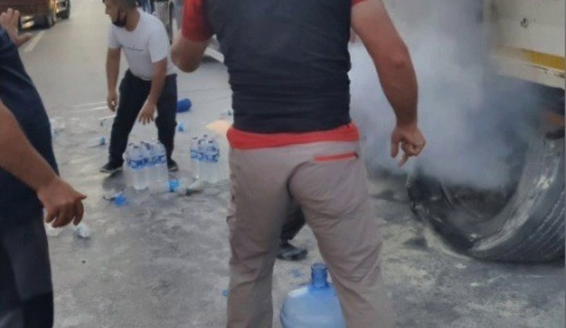 Yangın söndürme tüpünü alan yardıma koştu