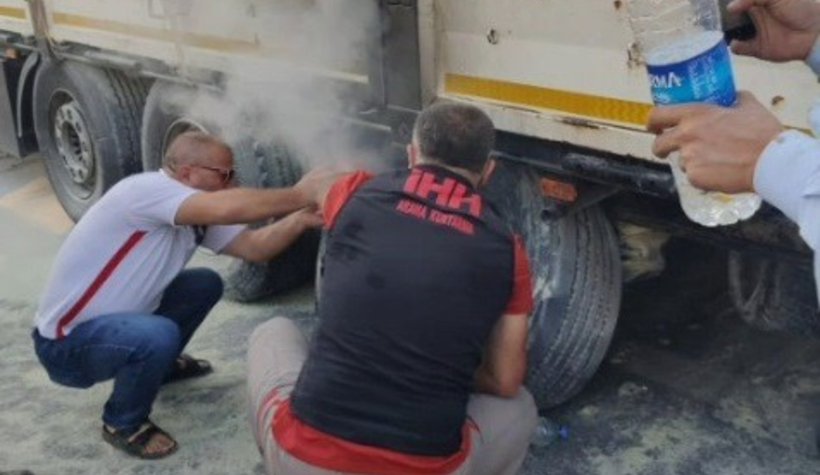 Yangın söndürme tüpünü alan yardıma koştu