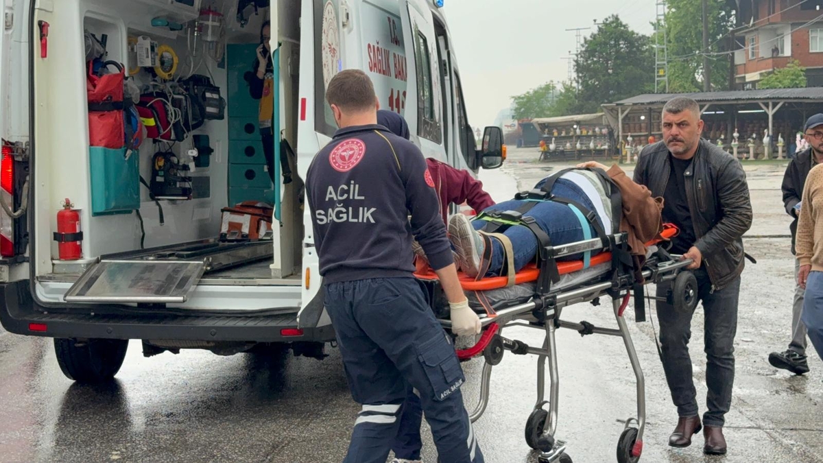 Yangına Giden İtfaiye Aracı Zincirleme Kazaya Karıştı Yaralılar Var
