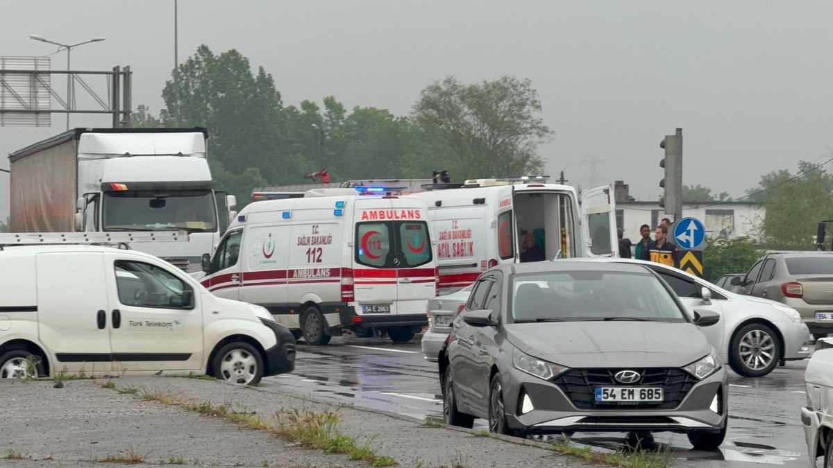 Yangına Giden İtfaiye Aracı Zincirleme Kazaya Karıştı Yaralılar Var