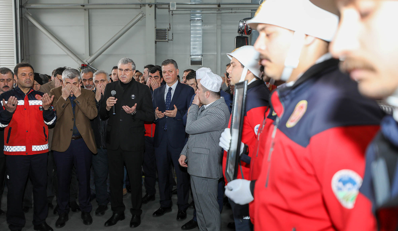 Yangına müdahalede hayatını kaybeden genç itfaiyeciye acı veda