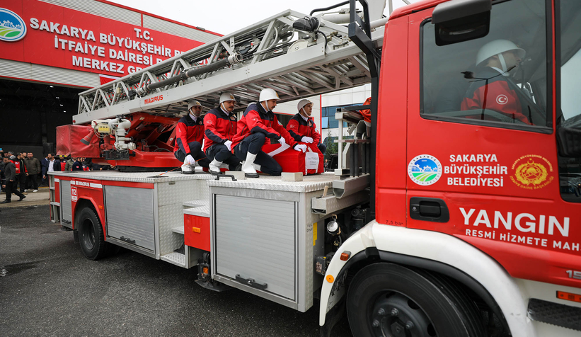 Yangına müdahalede hayatını kaybeden genç itfaiyeciye acı veda
