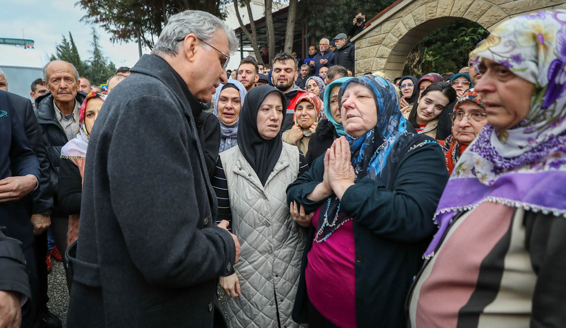 Yangına müdahalede hayatını kaybeden genç itfaiyeciye acı veda