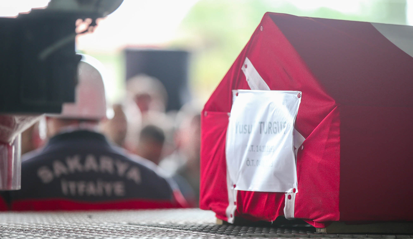 Yangına müdahalede hayatını kaybeden genç itfaiyeciye acı veda