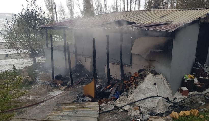 Yangında iki çocuğunu kaybeden babanın acı feryadı