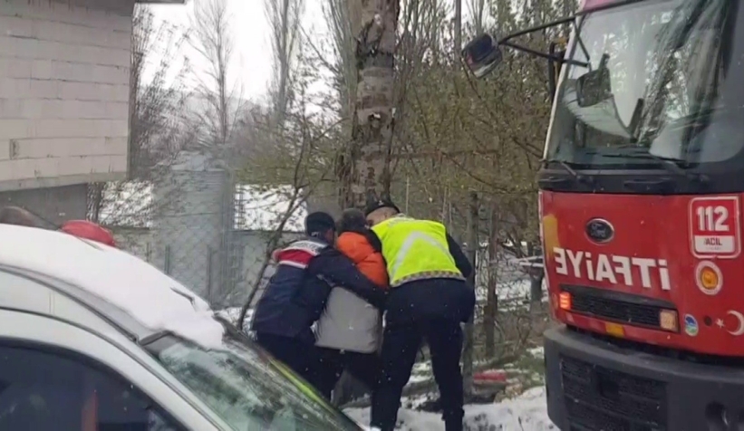 Yangında iki çocuğunu kaybeden babanın acı feryadı