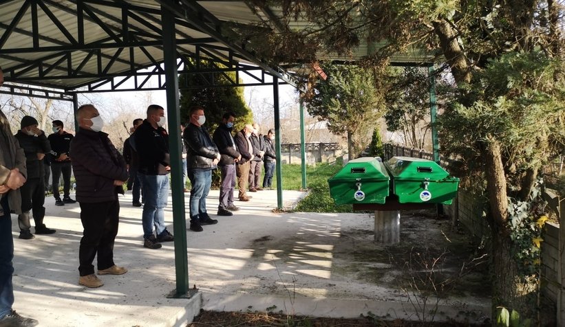 Yangında ölen baba ve kızına zor veda