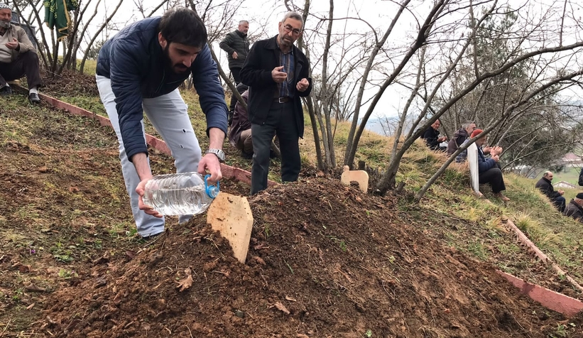 yanginda-olmustu-topraga-verildiv0hkemrdmk