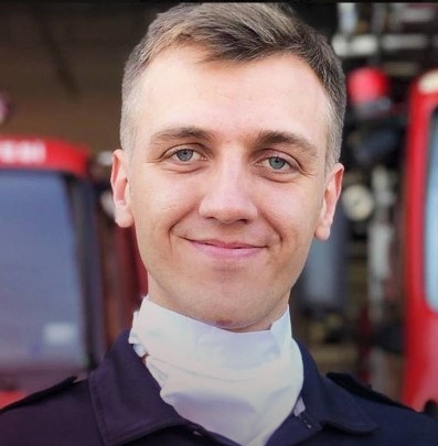 yanginda-yanan-catiya-dusen-itfaiyeci-olduqxu3wnl6k3