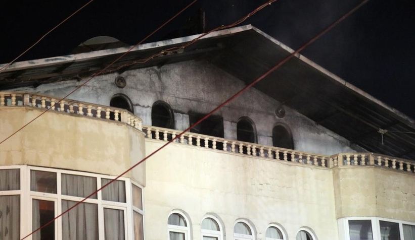 Yangını bıraktı gazetecilerin peşine düştü