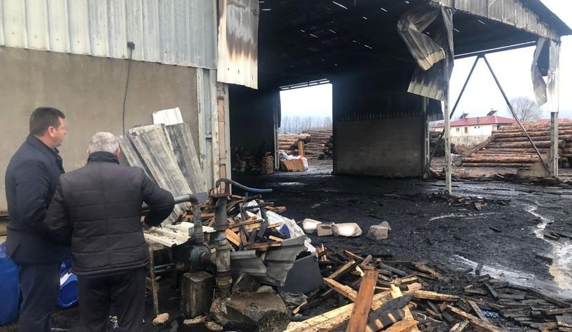 Yangının verdiği hasar gün ağarınca ortaya çıktı