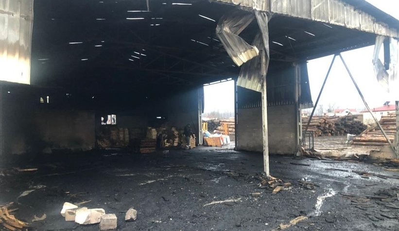 Yangının verdiği hasar gün ağarınca ortaya çıktı