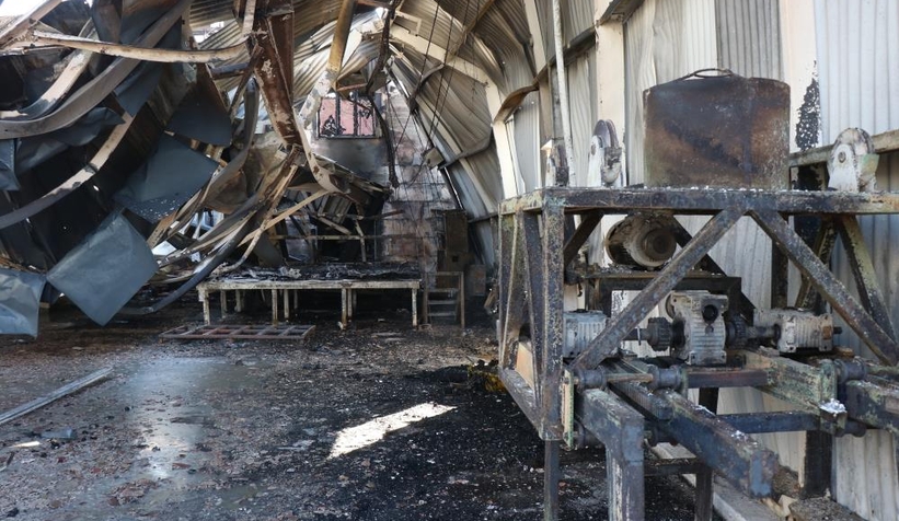 Yangının verdiği hasar gün ağarınca ortaya çıktı