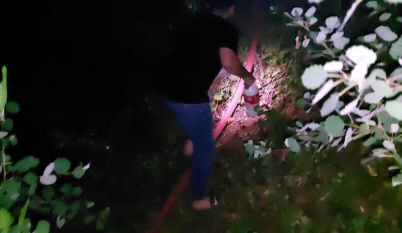 Yangınla mücadele eden ekiplere vatandaştan ayran ikramı