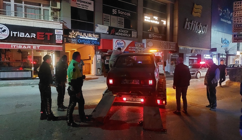 yasak-yerden-u-donusu-yapti-motosikletli-yaralandiwha4djzpwv