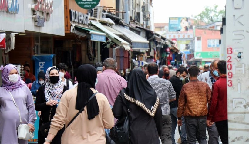 Yasaklar bitti çarşıya akın ettiler