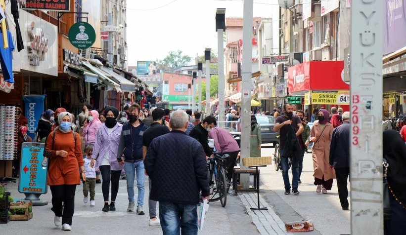 Yasaklar bitti çarşıya akın ettiler