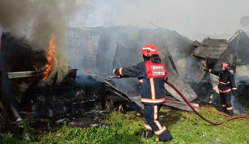 Yaşlı adam evsiz kaldı