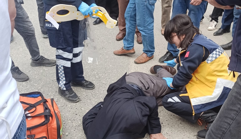 Yaşlı adama araç çarptı