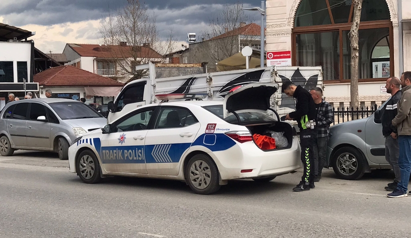 Yaşlı adama araç çarptı