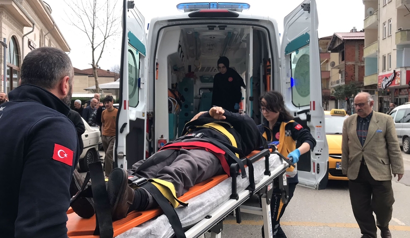 Yaşlı adama araç çarptı