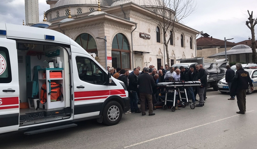 Yaşlı adama araç çarptı