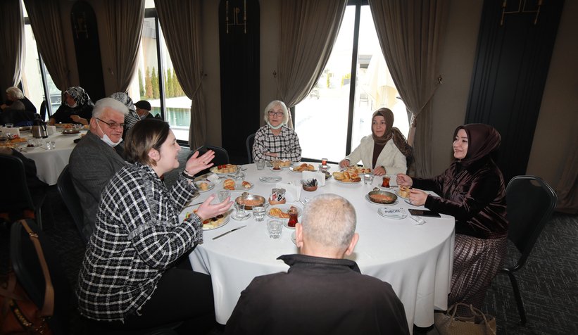 Yaşlılar baş tacımızdır