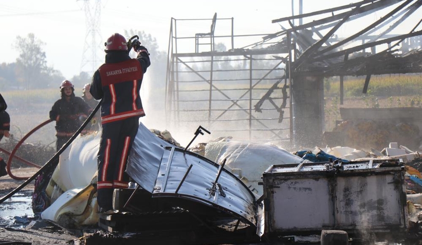 Yatak süngeri üreten tesiste korkutan yangın