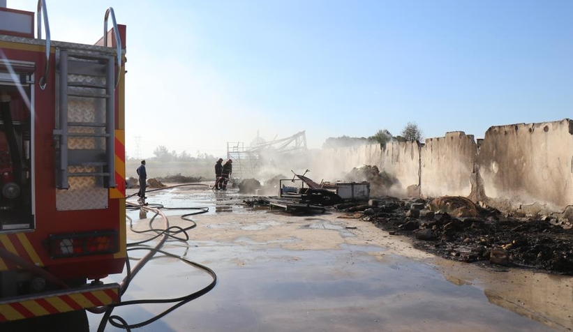 Yatak süngeri üreten tesiste korkutan yangın