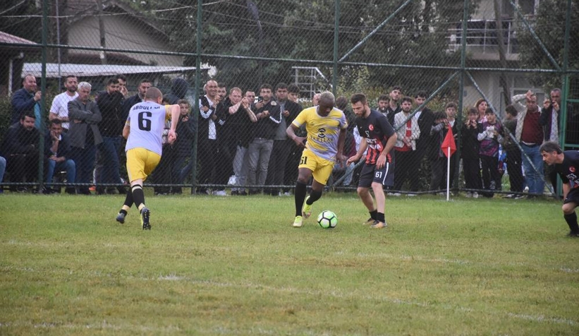 Yattara Hendek'teki etkinlikte forma giydi