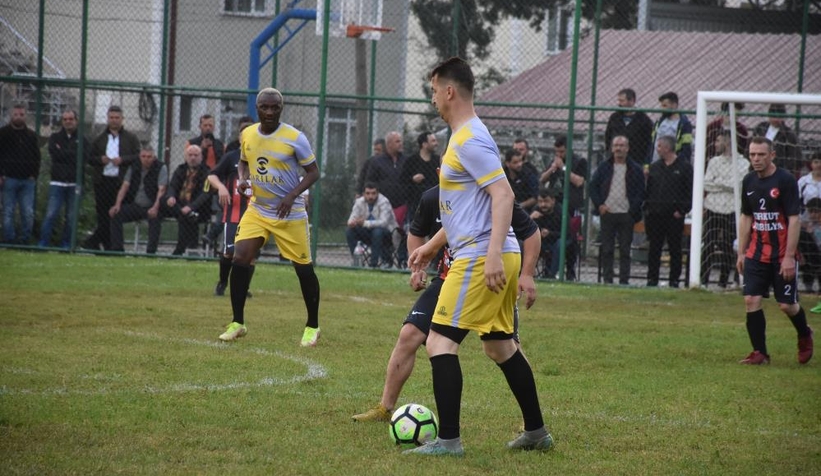 Yattara Hendek'teki etkinlikte forma giydi