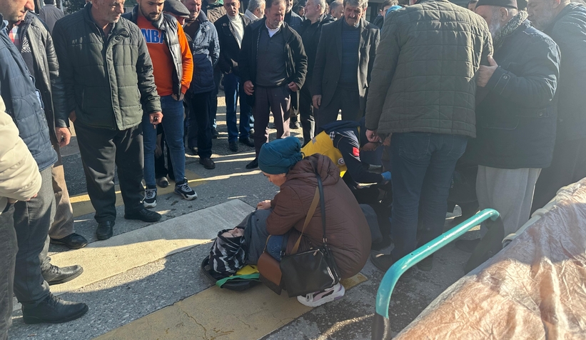 yaya-gecidinde-carpistilar-2-yaralikzlryuppk0