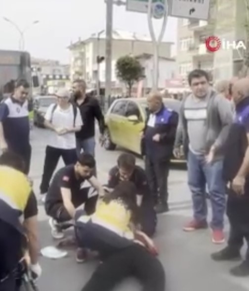 yaya-gecidinde-korkunc-kaza-genc-kadin-metrelerce-savruldu-o-anlar-kameradabmfmqtd4dm