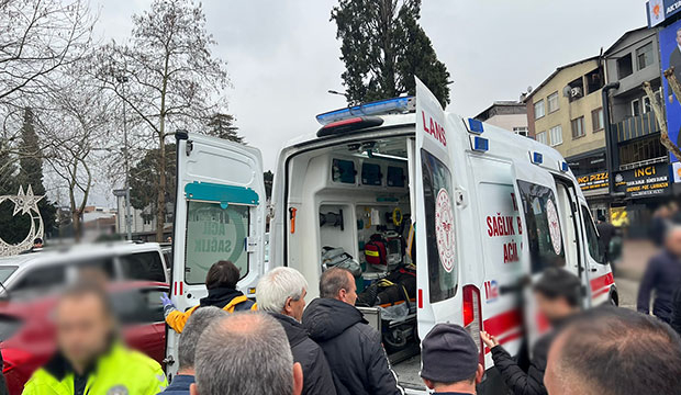 yaya-gecidinde-otomobil-carpti-kanlar-icinde-kaldidlfvdetweu
