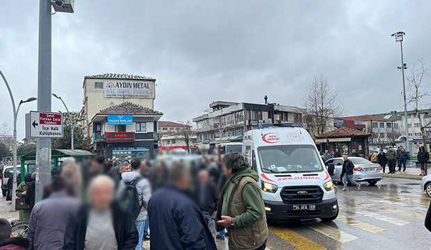 yaya-gecidinde-otomobil-carpti-kanlar-icinde-kaldidlfvdetweu