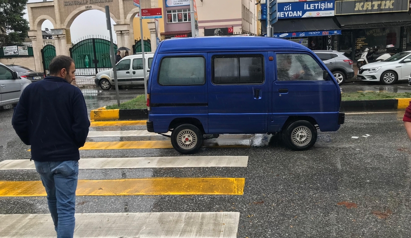 yaya-gecidinde-otomobilin-carptigi-kadin-yaralandiohntyjzhee