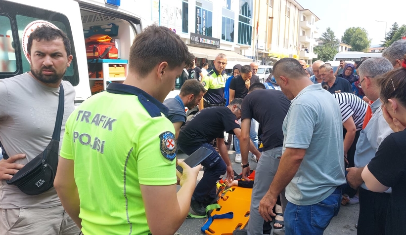 Yaya Kadına Kamyonet Çarptı: Sürücü Kaçtı, Vatandaş Takip Etti!