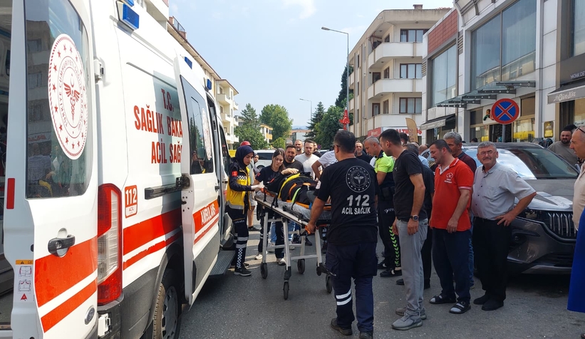 Yaya Kadına Kamyonet Çarptı: Sürücü Kaçtı, Vatandaş Takip Etti!