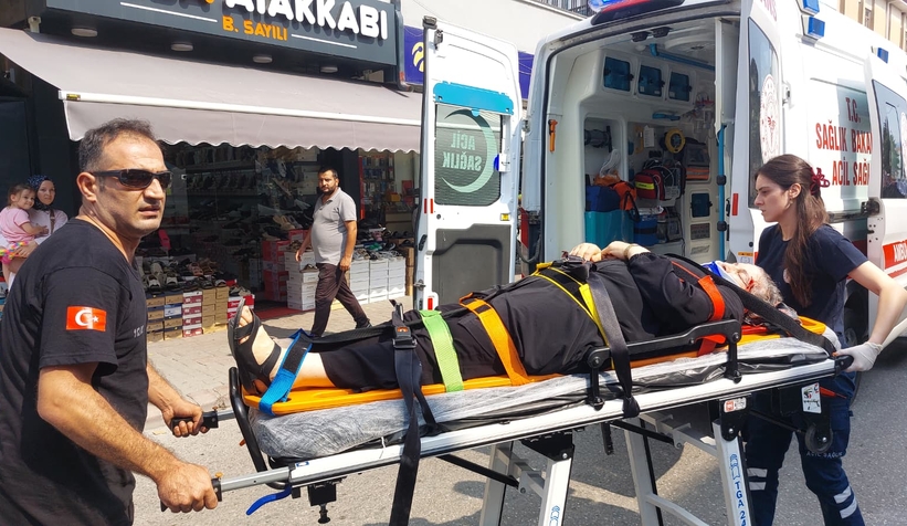 Yaya Kadına Kamyonet Çarptı: Sürücü Kaçtı, Vatandaş Takip Etti!